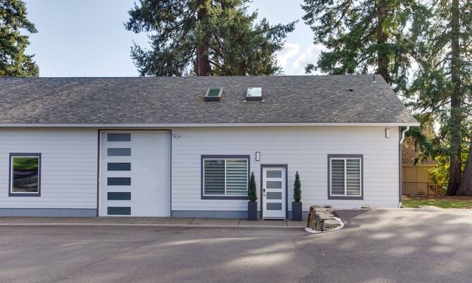 Hockinson House | BRAND NEW! 5 bedroom guesthouse in Brush Prairie sleeps 10
