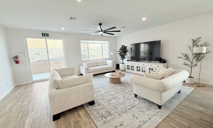 Homeland House | Brand New 5-bedroom house in charming Homeland with AC, WiFi. Enjoy your stay