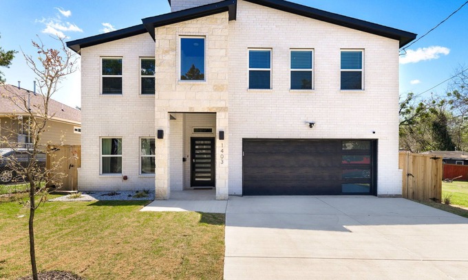 Cedar Crest House | Brand new 5 BR retreat in a quiet neighborhood- 10 minutes from downtown Dallas!