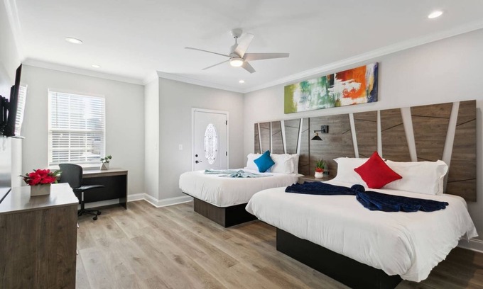 Tulane - Gravier House | Brand New 5BR, Outdoor Seating, Parking