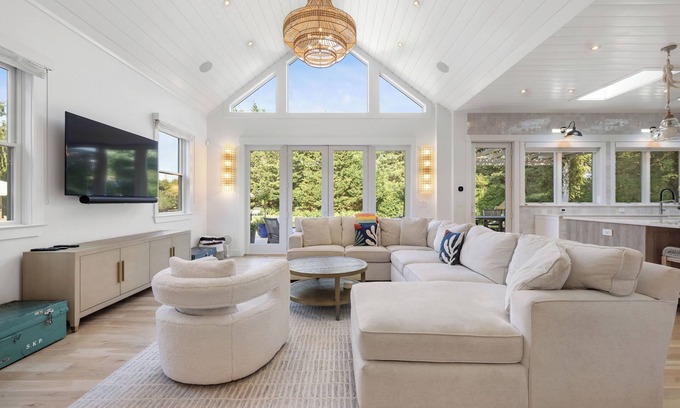 Water Mill House | BRAND NEW 7BR7BA Southampton Estate - Heated Salt Pool, Mins to Beach & Town