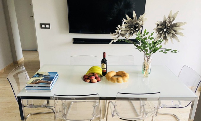 El Besos i el Maresme Apartment | BRAND NEW, 8 MIN WALK TO THE BEACH & FREE PARKING!