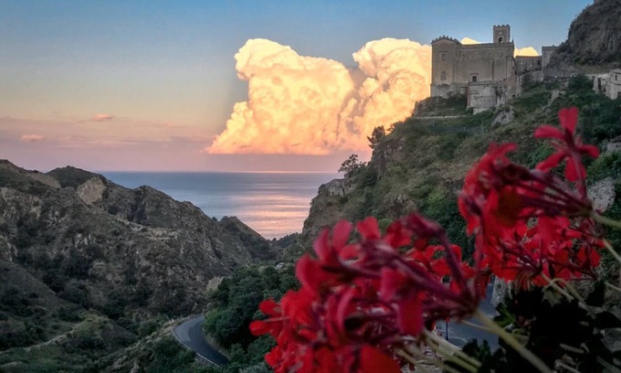 Savoca Apartment | Brand new apartment adjacent to the famous Vitelli bar from the film IL PADRINO.