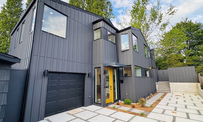Northgate House | Brand New Architecture Gem 3BR House +SPA Bathroom
