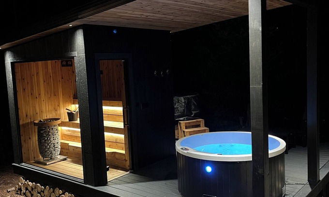 McMurrich/Monteith Cabin | Brand New Black Fox Cabin