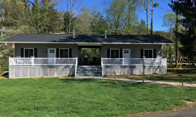 Waynesville Cottage | Brand New Blue Ridge Cottage Walking Distance to Downtown Waynesville