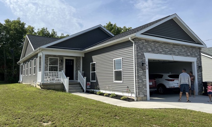 Lancaster House | Brand new built. Minutes away from shopping/restaurants