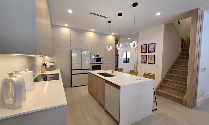 Croissant Park House | Brand new Built 4-bedroom pool house with fitness room, Heart of Fort Lauderdale