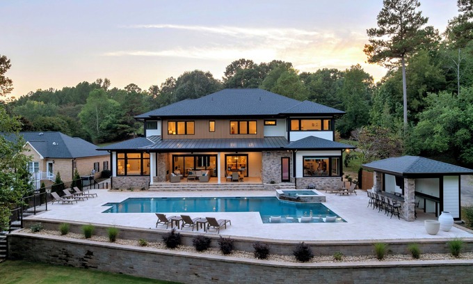 Bracey House | Brand New BuiltnLuxury Lakefront Getaway