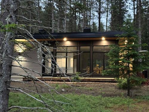 Mauricie Ski Chalet | Brand New with SPA - Le Repaire du Lievre Blanc