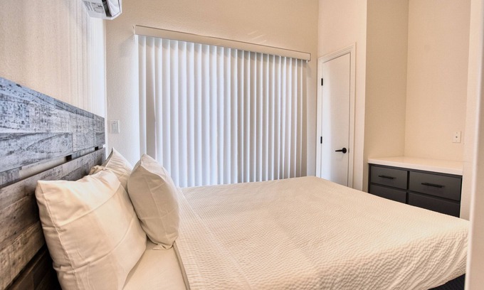 Ehrenberg RV Rental | Brand New Cabin along the Colorado River!