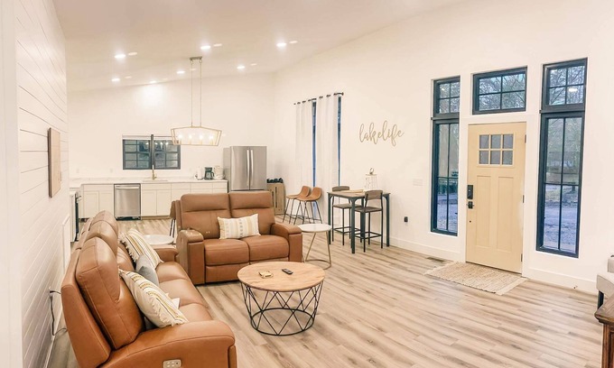 Nancy House | Brand New Cabin at Wolf Creek Marina