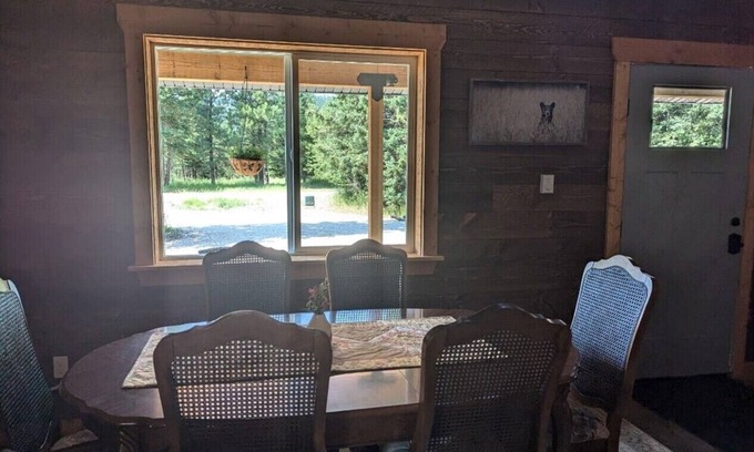 Lincoln Cabin | Brand new cabin in the woods, 5 minutes from Lincoln and the Blackfoot River.