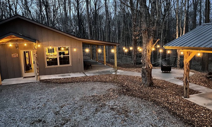 Anna Cabin | Brand new cabin in the woods with hot tub 1/2 mile from Starview Winery