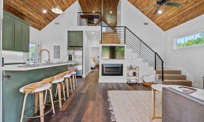 Jones Mills Cabin | Brand New Cabin w/Hot Tub, King Beds, 5m from Lake Hamilton, "Guest Favorite"