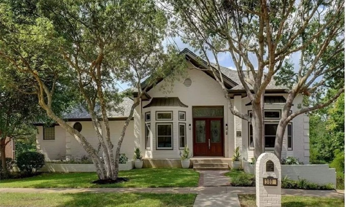 Grapevine House | BRAND NEW!Central DFW, Slps 12, Pool, 1 Acre, 4 bed 5 bath