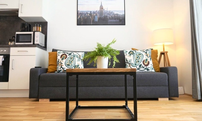 Jakomini Apartment | Brand New Central Industrial Style Flat + Netflix!