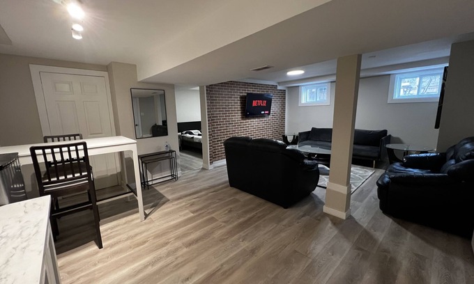 Richmond Hill Apartment | Brand new charming & cozy 1 bed/1 bath lower apartment