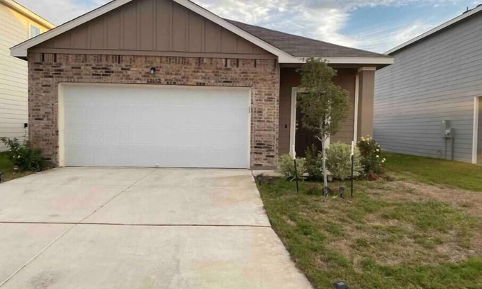 Medina Valley House | Brand new, charming home