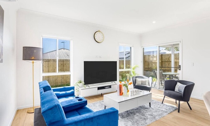 Greenbank House | Brand New Comfy Home, 4Bedroom, designer furniture