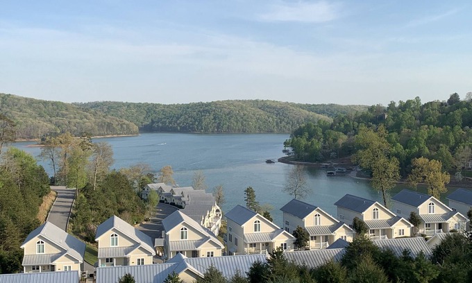 La Follette Condo | Brand new condo on Norris Lake