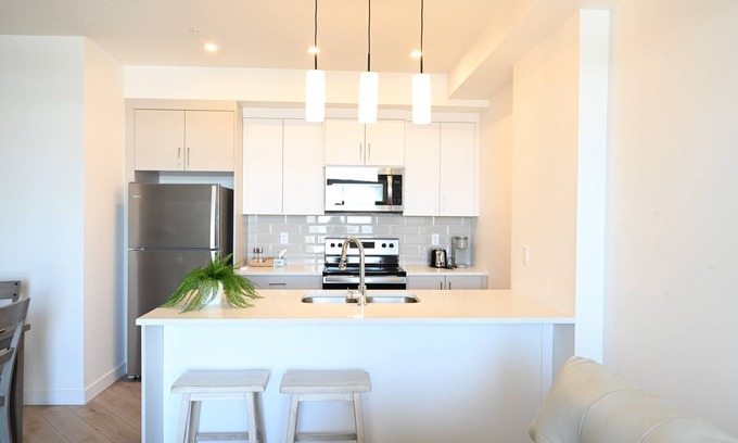 Springbank Hill Apartment | Brand new condo w/fantastic view at west 17 Ave