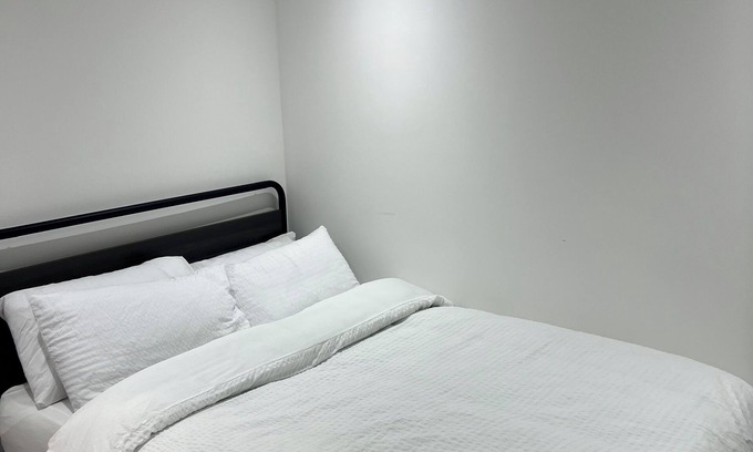 West Thurrock Apartment | Brand New cosy 2 bedroom apartment with early check in and late check out