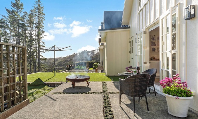 Coatesville House | Brand New Cosy Traditional BnB with Rural Views