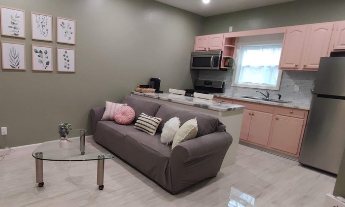 Delaware Apartment | Brand New Cozy Downtown Apartment