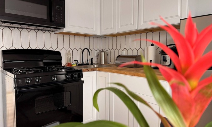 Woodland Hills Apartment | Brand new, cozy, private and peaceful one bedroom, one bath apartment