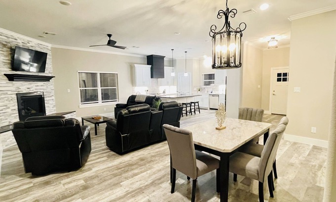 Kemah House | Brand new custom home, with 3 en-suite bedrooms, located in prime Kemah spot!