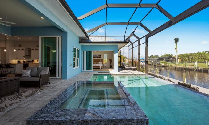 Fort Myers House | BRAND NEW! Direct Sailboat Access, Breathtaking Saltwater Pool - Villa Blue Lagoon - Roelens