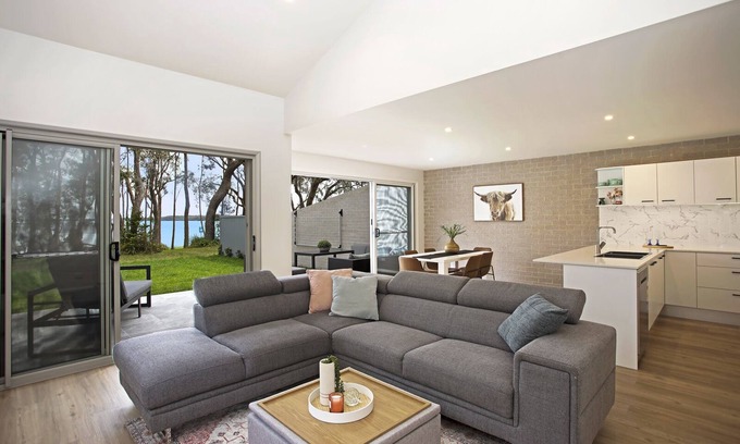 Lake Munmorah House | Brand New Dog Friendly Lakefront Villa