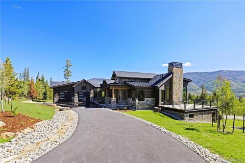 Three Peaks House | Brand New Eagles Nest Property