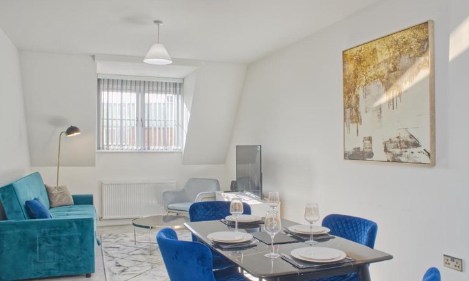 Coventry Apartment | Brand New! Elegant 2-Bed Flat - Sleeps 5 - Free Parking