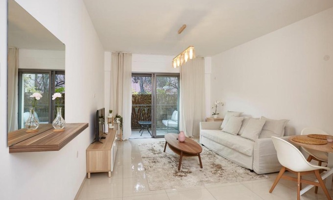 Mea She'arim Apartment | - Brand New Flat Haneviim Street -