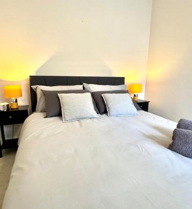Rushmoor District Apartment | Brand-new flat, King Bed, Sofa Bed with full kitchen, Wi-Fi, self check-in Central location near everything