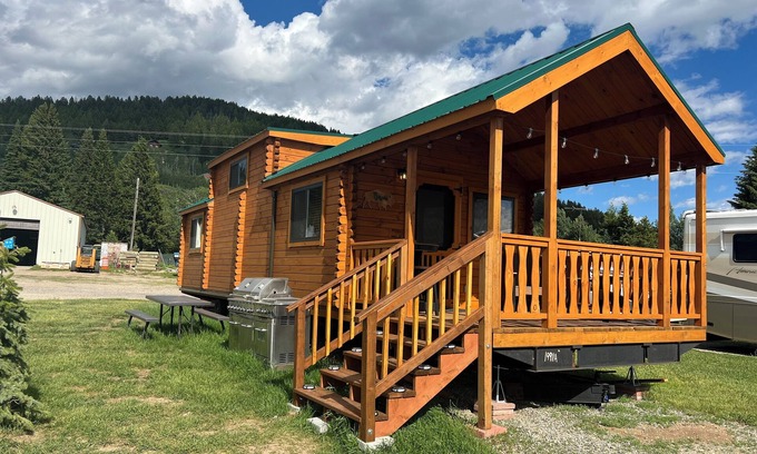 Island Park Cabin | 🦬 BRAND NEW FOR 2024! Easy access to Yellowstone NP! 🦬