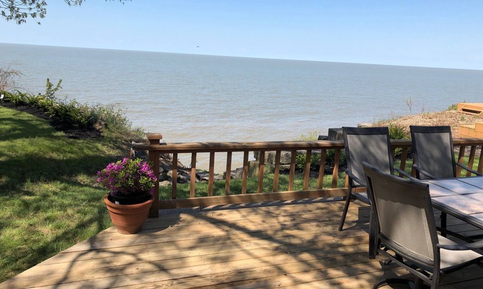 Vermilion House | BRAND NEW ! GORGEOUS 3 BEDROOM LAKEFRONT IN VERMILION
