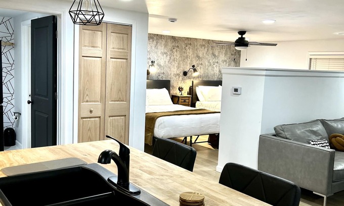 Detroit Apartment | Brand new guest house urban oasis