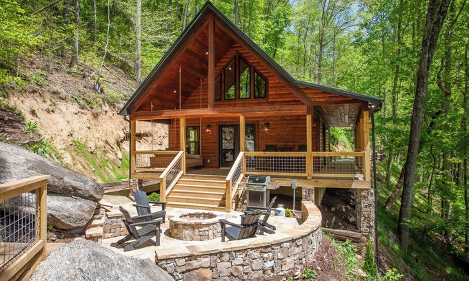 Whittier Cabin | Brand New! Hickory Wind: Charming 2 Bedroom Cabin in Whittier