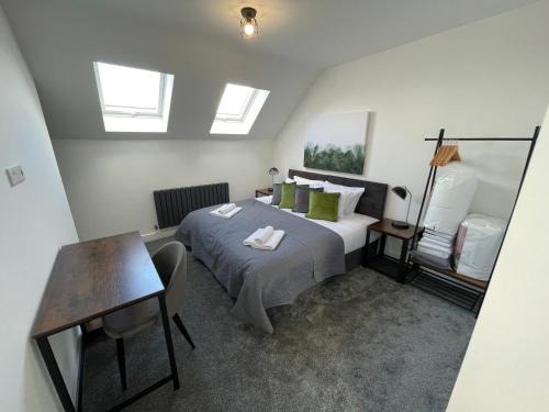 Newcastle-Under-Lyme House | Brand New High Spec House with Parking & Wi-Fi By Home Away From Home