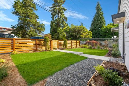 Greenwood House | Brand New Home 10min To Green Lake