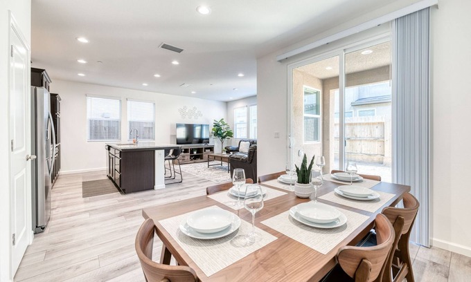 Raisin House | Brand new home in the beautiful Riverstone community