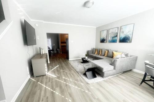 East Point Apartment | Brand NEW HOME mins to airport