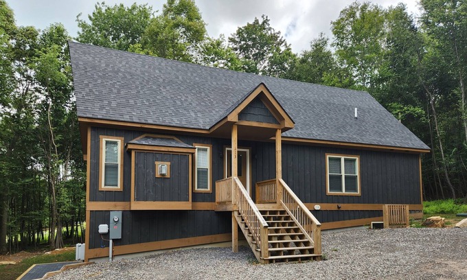 Mountainside Ski Chalet | Brand New Home! Mountainside