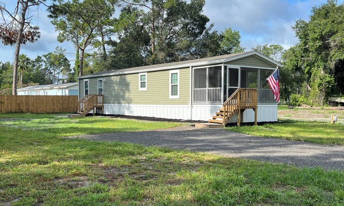 Satsuma House | Brand New Home Perfect for Travelers, Snow-Birds, Bikers & Fisherman