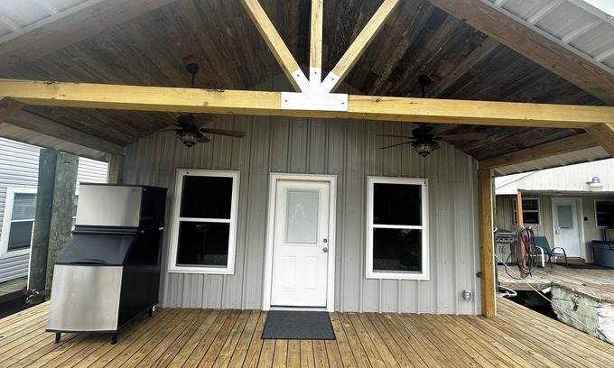 Venice Boat Rental | Brand New Houseboat in Cypress Cove Marina, Venice, LA.