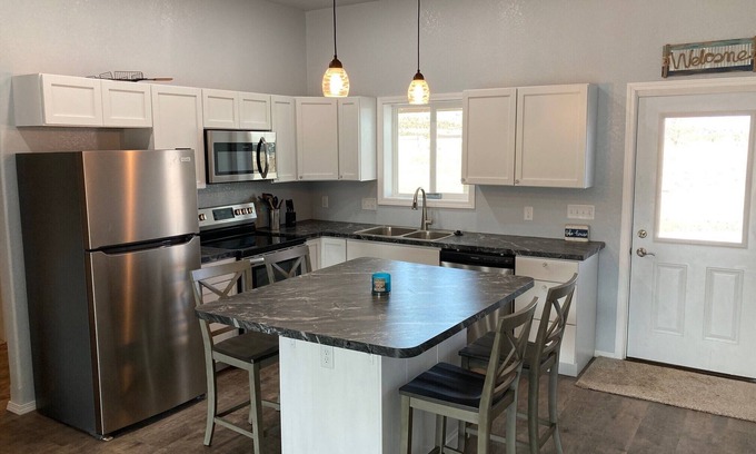 Hot Springs House | Brand new in January 2024! Just minutes from lake, fishing, hunting, & hiking!