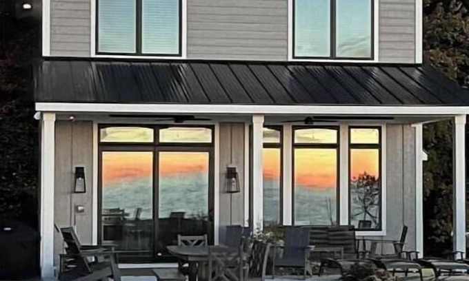 Mears Cottage | BRAND NEW- Juniper Cottage onLake Michigan! Low bluff, new stairs and beach!